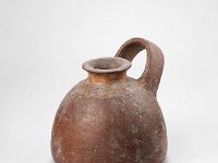 Ame Ker 203  Ame Ker 203, Peru, südlicher zentraler Andenraum, Inka, Später Horizont, Inka, ca. 1440-1532 n. Chr.,  Flasche, Krug, aisana puchuela, Ton, H 11,6 cm, H mit Henkel 13,3 cm, Dm 13,2 cm : Museumsfoto: Claus Cordes, Bestandskatalog Ethnologie